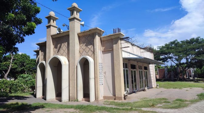 Laki-Laki Itu Sholat 5 Waktunya Di Masjid